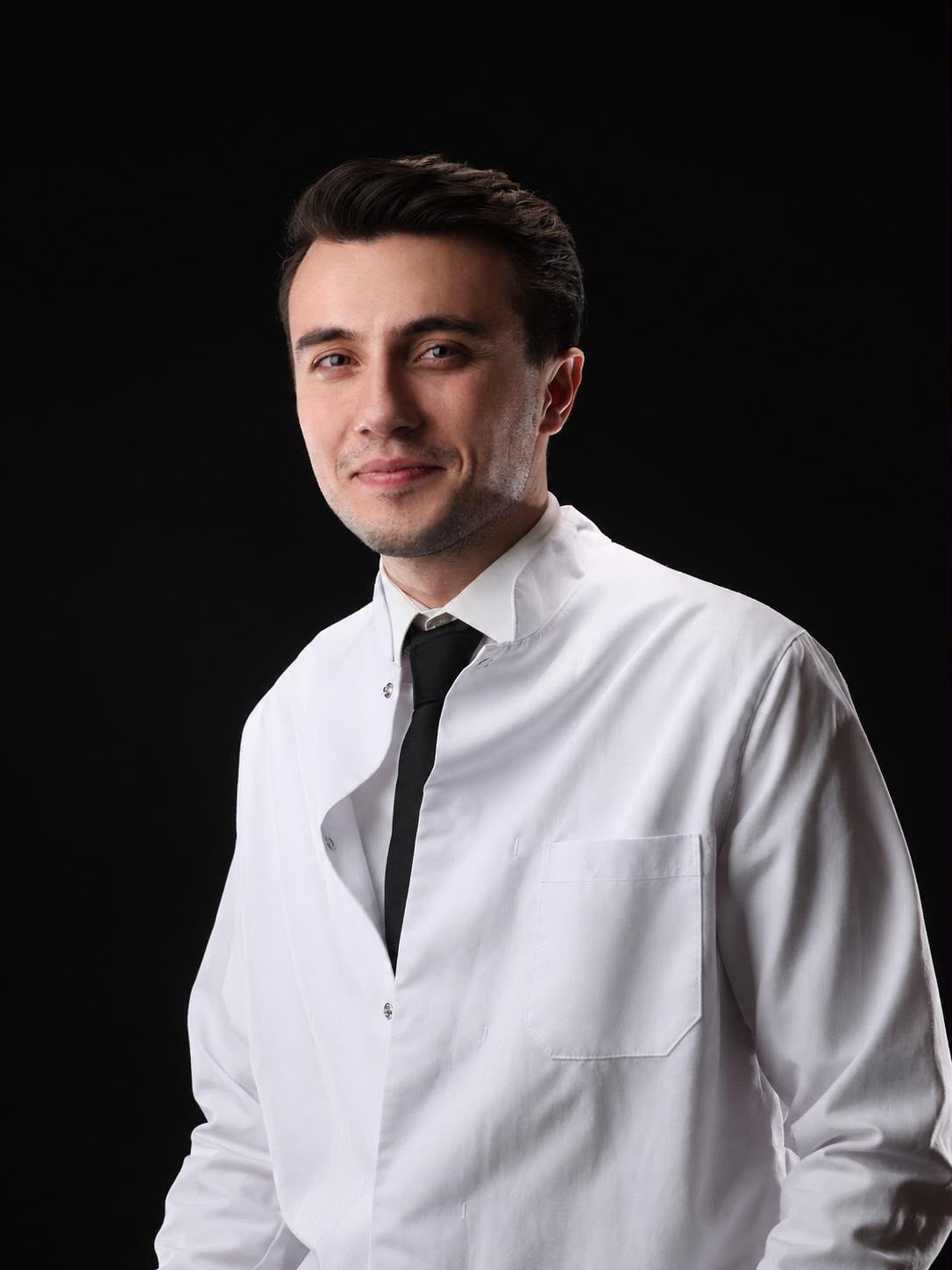 Fatih Samet Uslu, Uslu Dental Clinic diş hekimi